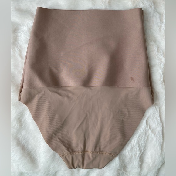 Seamless Shape Wear - Picture 2 of 3